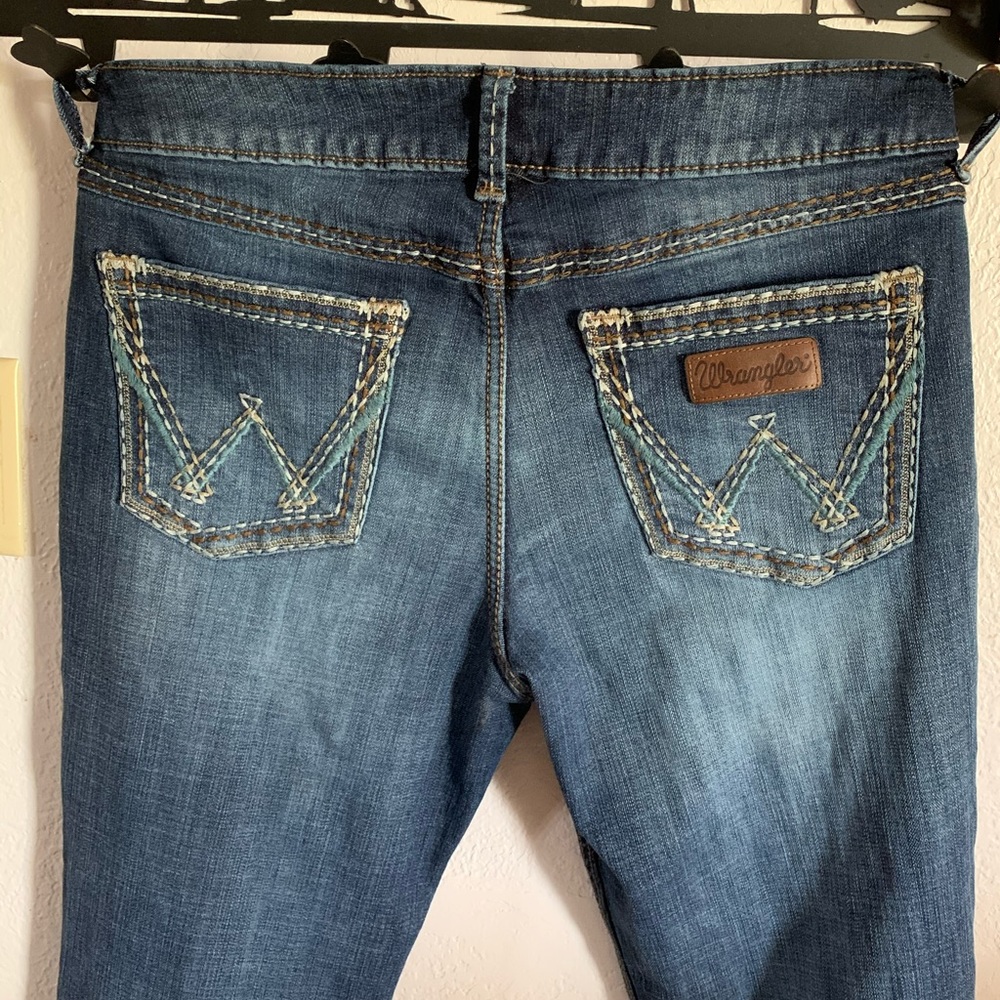 Lightly Used Wrangler Retro Bootcut 13/4 X 34